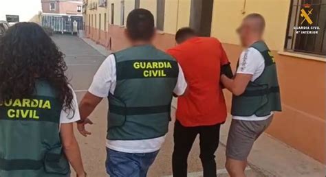 violacion roquetas de mar|Detenido un hombre como presunto autor de dos violaciones en。